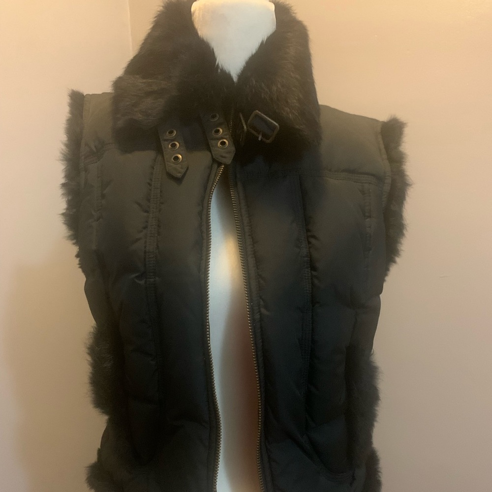 Guess Faux Fur Trimmed Puffer Vest (Black) size small